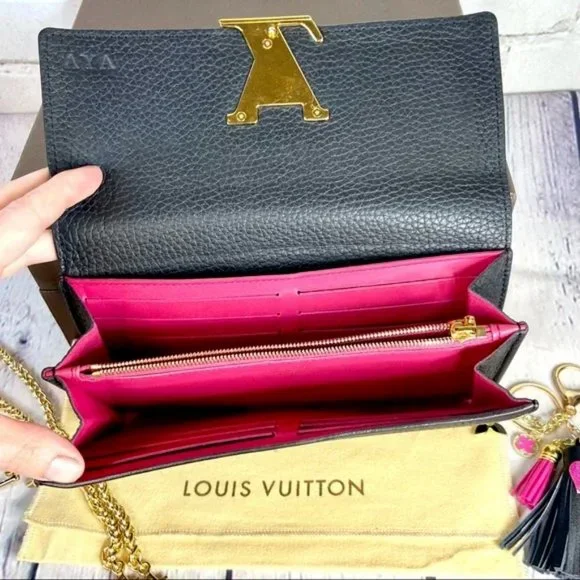 ⭐️Louis Vuitton Capucines black leather wallet or crossbody with bag charm - Picture 4 of 16